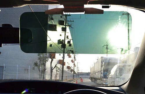 2in１ カーバイザー [ 車 日差し 運転 ドライブ テレビ サングラス 遮光板 照り返し 太陽光 ギラツキ軽減 斜光 安心 安全 事故予防 ]