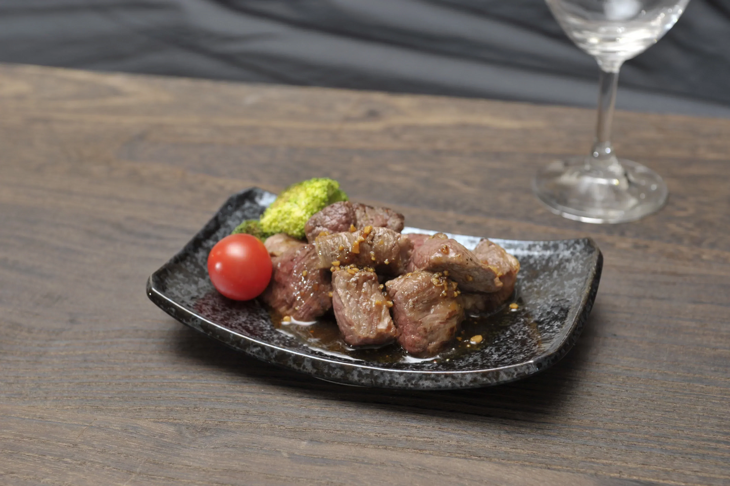 九州産 黒毛 和牛 サイコロステーキ　1kg　【モモ・バラ】