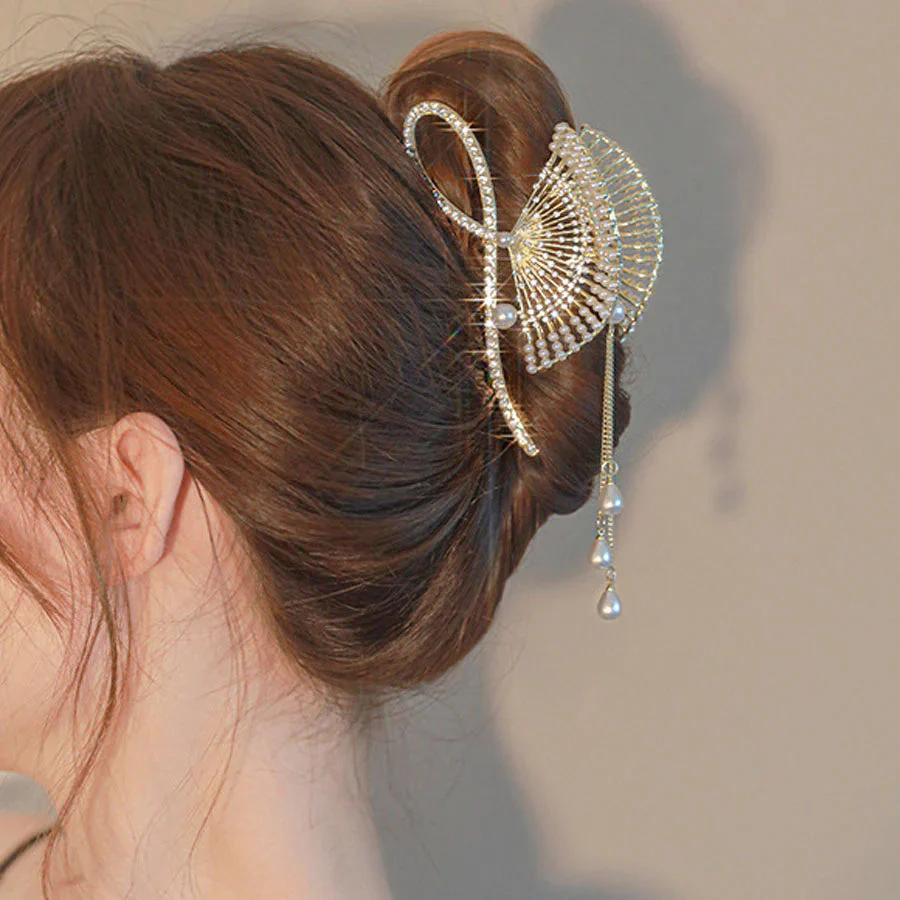 (ゴールド)ヘアクリップ ゆらゆらチェーン付き 髪留め 髪飾り 扇子 ヘアアクセサリー オシャレ上品 パーティー飾り