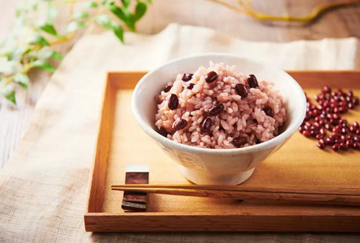 お赤飯セット 自宅で簡単お赤飯 有機あずき使用パウチ×3＋無洗米もち米1kg 簡単に炊けるお赤飯３合分×３回 送料無料 レターパックプラス発送