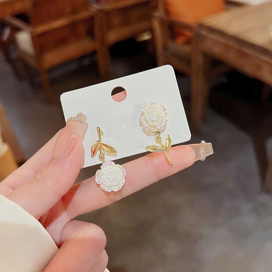 ピアス レディース  揺れる 花 人気アクセサリー