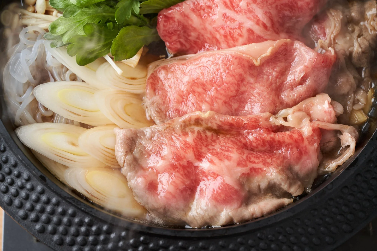 訳あり！九州産黒毛和牛しゃぶしゃぶすき焼き用（肩ロース肉・肩バラ肉・モモ肉）1kg（500ｇ×2P）和牛 ギフト 送料無料 黒毛和牛　贈答用 冷凍 牛肉　すき焼き　黒毛和牛　しゃぶしゃぶ お取り寄せ お取り寄せグルメ 北海道と沖縄を除き 【送料無料】