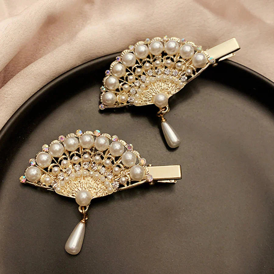 ヘアクリップ 扇子 パール せんす チャーム 浴衣 和装 キラキラヘアピン ヘア留め 髪飾り 髪留め ヘアアクセサリー 前髪 かわいい ゴールド オシャレ 上品 パーティー飾り