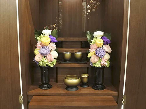 【花器付き】枯れない仏花　麗蘭（れいらん） 中サイズ　（単品） 仏花 プリザーブドフラワー 枯れない お彼岸 彼岸 喪中 法事 仏壇 仏壇用 一周忌 三回忌 お供え花