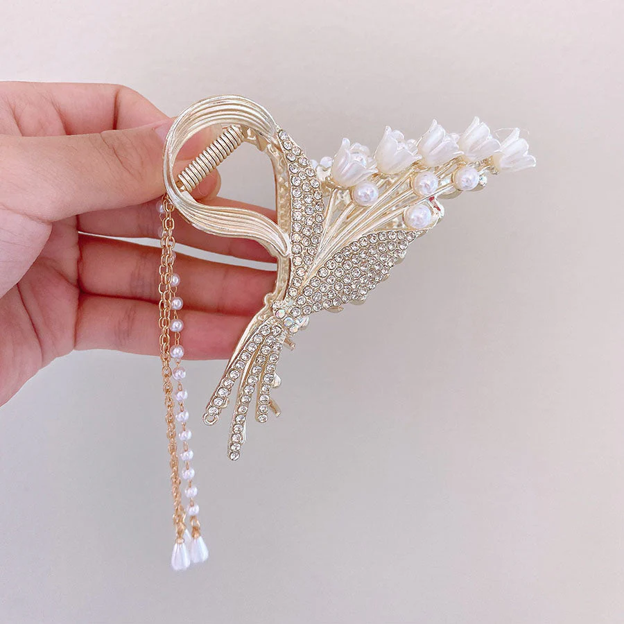 (B)ヘアクリップ  髪留め 髪飾り バレッタ フラワー 蝶ヘアアクセサリー オシャレ上品　パーティー飾り ゆらゆらチェーン付き
