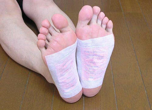 30枚入 発熱して血行促進 足裏樹液シート 老廃物スッキリ ひざ ふくらはぎ むくみ 解消 むくみケア デトックス 温める あったか 冷え性 足先 つま先 / ヒートアップ樹液シート