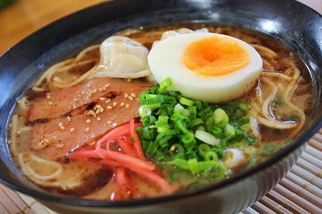 熊本風！豚骨ラーメン　6人前セット　焦がしニンニク　専用 黒マー油付き！ 送料無料 ギフト お中元 お歳暮
