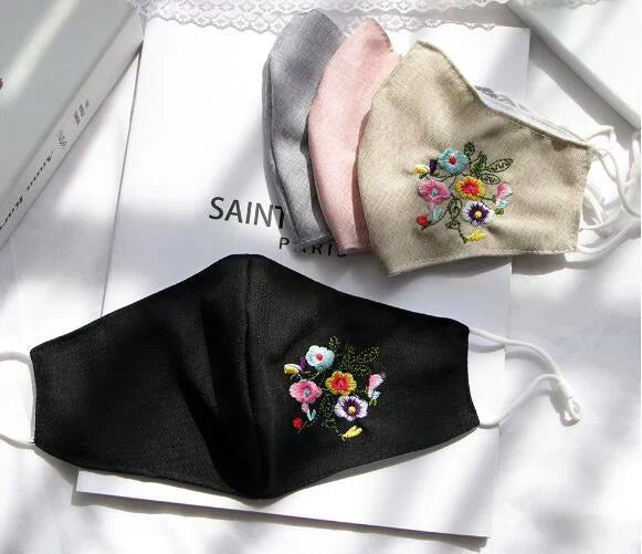 ランダム発送（3枚組）秋冬春 刺繍うファッションマスク 防寒　洗える 布　立体 防塵　美人 マスク 綺麗 大人用 秋冬新作 おしゃれ