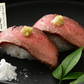 ローストビーフ 220g前後（不定貫） 牛肉 ザブトン 冷凍 ビーフ おかず オードブル 希少部位 お弁当 お総菜 おつまみ 食材 ビール つまみ お取り寄せ パーティ ディナー 贈り物 ［送料無料］ 母の日 プレゼント ギフト  母の日思いの 健康 実用的 父の日 子供 孫