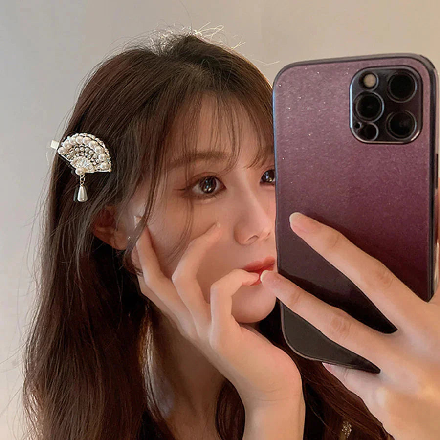 ヘアクリップ 扇子 パール せんす チャーム 浴衣 和装 キラキラヘアピン ヘア留め 髪飾り 髪留め ヘアアクセサリー 前髪 かわいい ゴールド オシャレ 上品 パーティー飾り