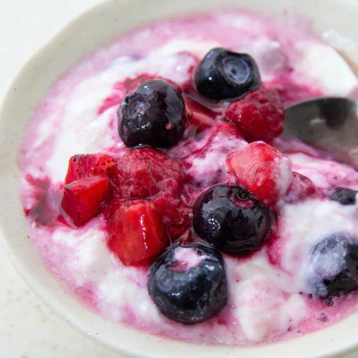 冷凍ブルーベリー　約1kg前後 旬のフルーツを瞬間冷凍ベリーの旨みを閉じ込めましたヨーグルト、アイス、ジャム、お菓子作りにも最適