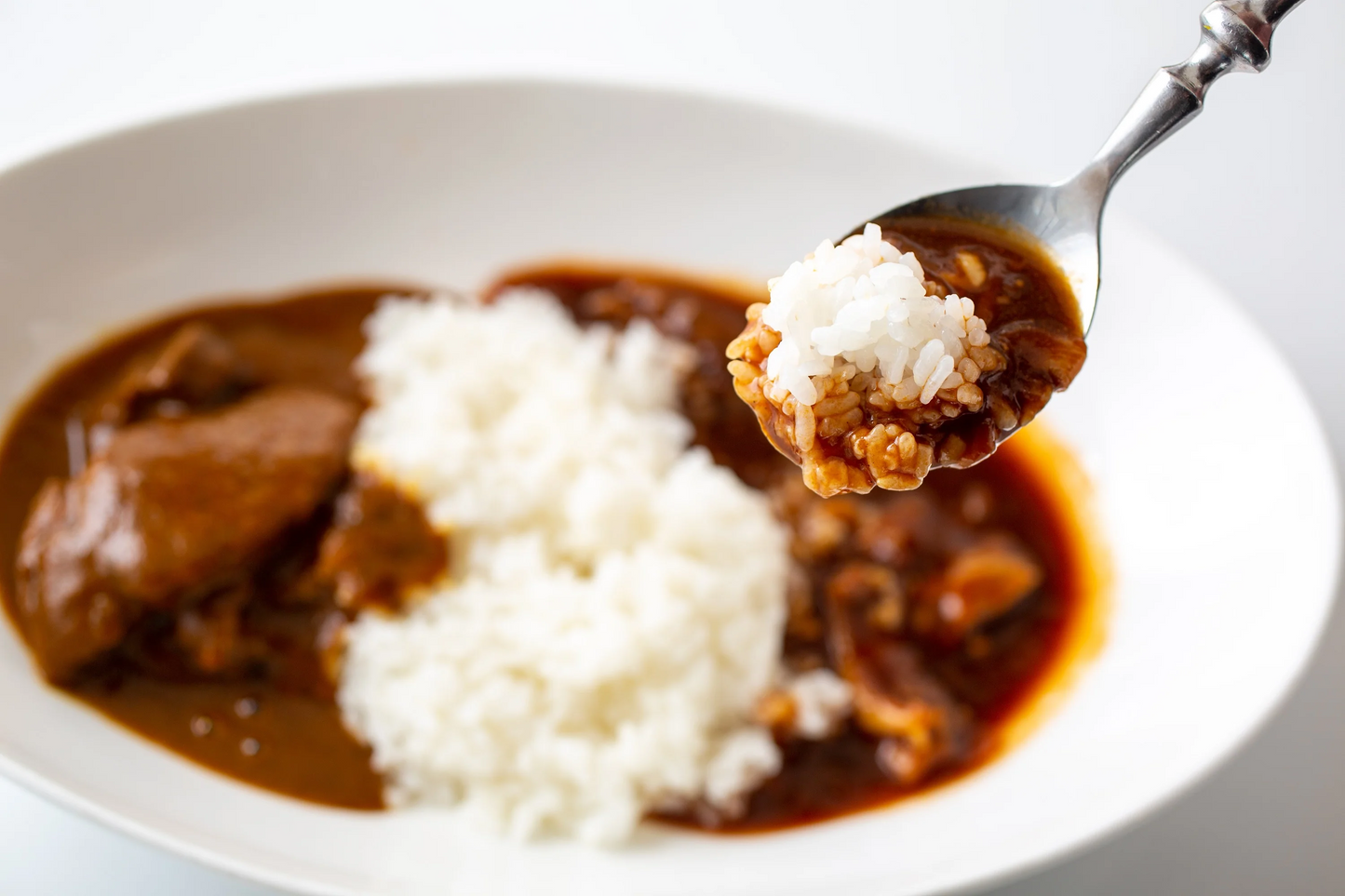 フレンチシェフの「こだわり辛口カレーとハヤシライスがあい盛りできるセット」