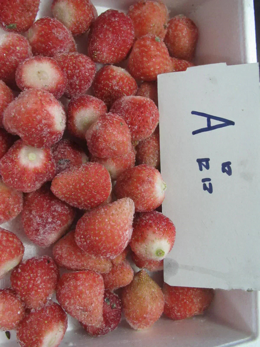 冷凍ヘタ取りイチゴ　まくり品　A品　4kg