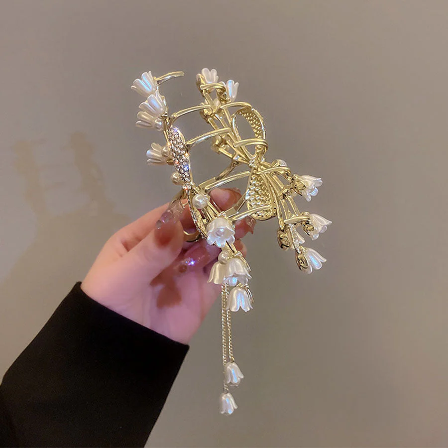 (B)ヘアクリップ  髪留め 髪飾り バレッタ フラワー 蝶ヘアアクセサリー オシャレ上品　パーティー飾り ゆらゆらチェーン付き