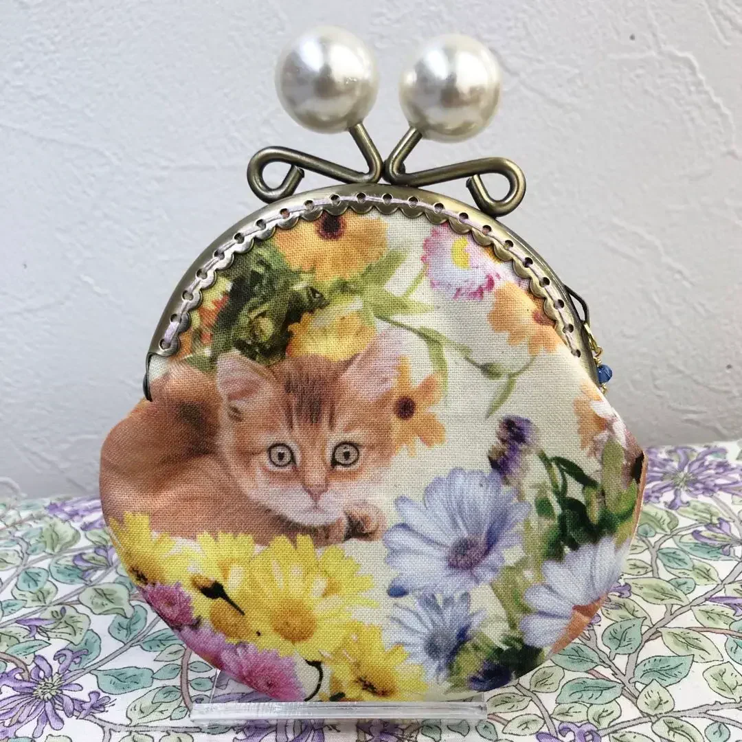 ねこ がま口 財布 子猫 猫雑貨 小銭入れ　こねこ　チャトラ　花柄　ガマ口