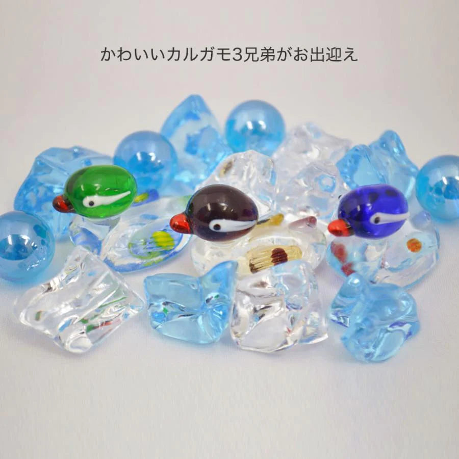 トイレランド　カルガモ３兄弟 ◆ トイレ インテリア 可愛い ガラス製 アニマル カルガモ ビー玉 トイレタンク飾り 網付き トイレタンク 蛇口 飾り 雑貨 ガラス細工