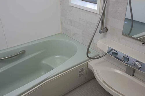 水まわりのスキマフィル 防水シール すき間 耐候性 耐オゾン性 耐紫外線 撥水性 耐水性 電気絶縁性 窓枠 ガラス 浴槽 流し台 簡単 補修給排水管廻防カビ 抗菌 水まわり 主婦 キッチン 浴室 簡単補修 日本製