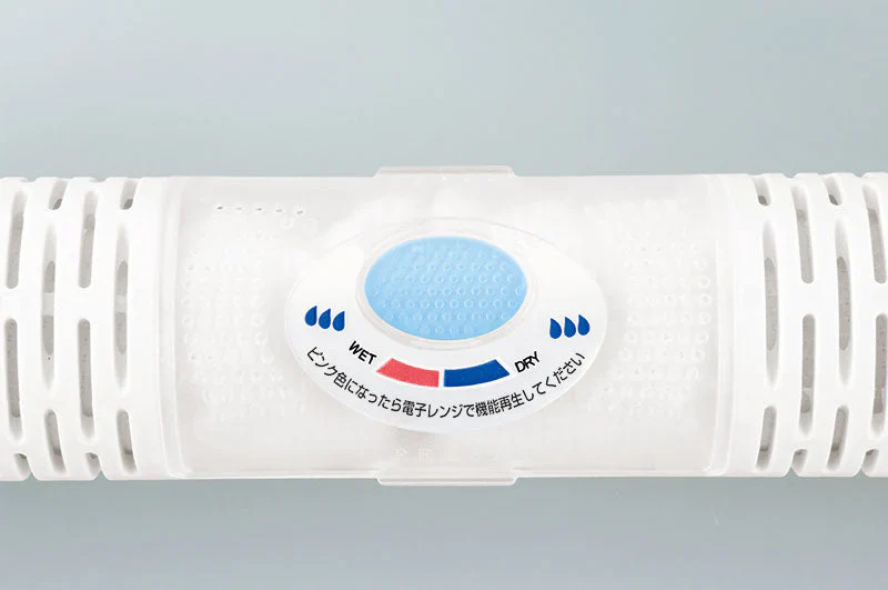 【ハンガー型のコンパクト除湿器！】衣類除湿器 除湿機 ハンガー型 乾燥 湿気取り 繰り返し使える クローゼット 押し入れ スーツ 衣替え / 湿気トリ ハンガー