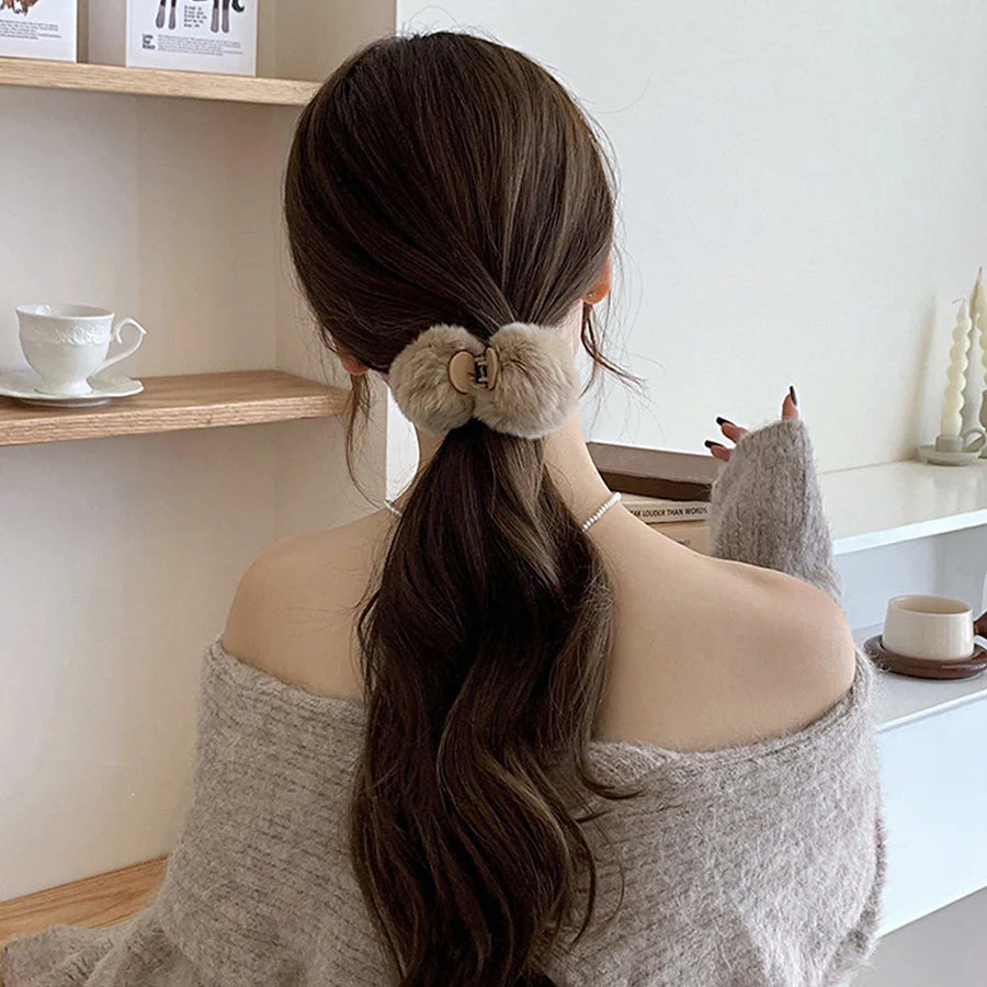(ブルー)ヘアクリップ モコモコ　ファーバンスクリップ ヘアアクセサリー  韓国 ボア バレッタ 秋 冬 レディース ボリューム 大きめ 髪飾り 髪留め