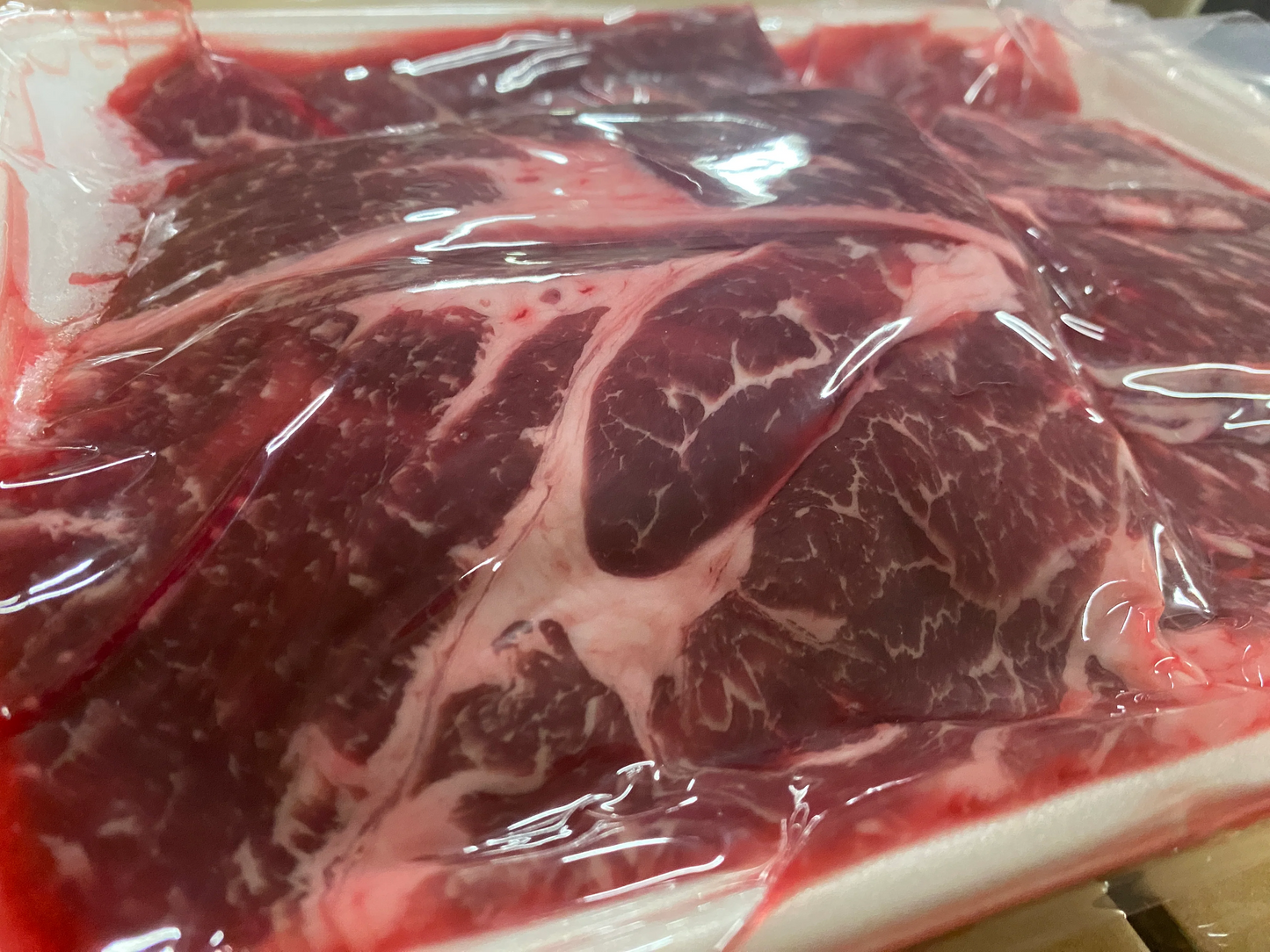 牛肩ロース　しゃぶしゃぶ、すき焼き、焼肉用２ｍｍスライス　1kg