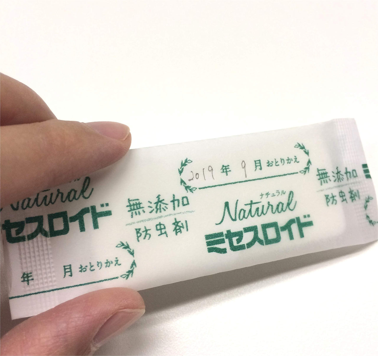 Ｎａｔｕｒａｌミセスロイド引き出し用　１２個入 容量12個 白元アース 防虫剤