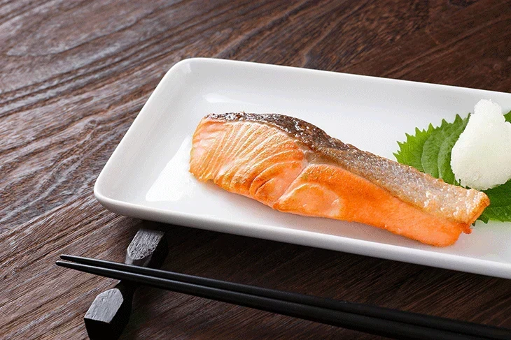 【無塩・無添加】プレミアム銀鮭“骨取り”切身 500g x 2パック=1kg 鱗取り 銀鮭 鮭 サケ さけ サーモン おかず お弁当 おつまみ お歳暮