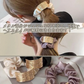 【シュシュタイプ：ホワイト】ゴールドシュシュ　ヘアゴム シュシュ ヘアアクセサリー おしゃれ 大きめ 髪留め 髪ゴム ヘアアクセ 結婚式 黒 アレンジ 簡単 まとめ髪