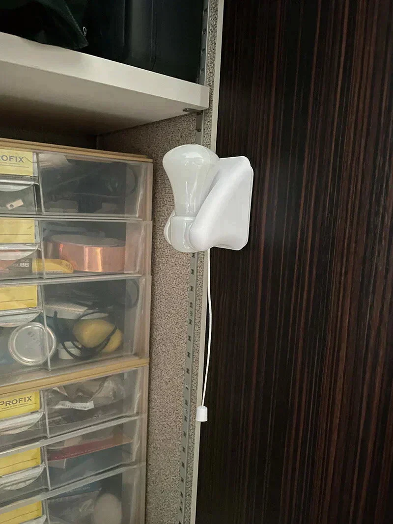 【2個組】停電時でも付く ライト LED 照明 電池式 単四電池3本 明るい  電気 クローゼット取り付け可 ベッド取り付け 隙間 スペース 電池式ひも引きライト