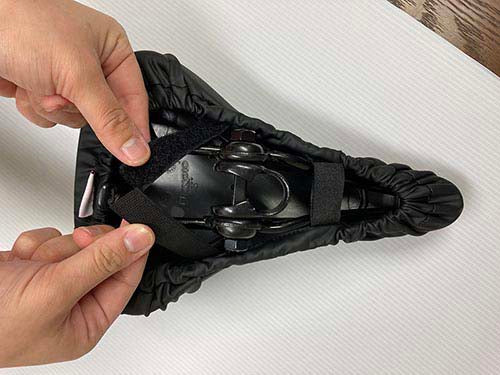サドルカバー 痛くない スポーツ マウンテンバイク 自転車 ストレッチ ブラック 汚れ防止 防水 川住製作所 KW-239 / サドルカバー フィットスタイル