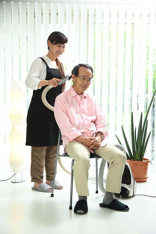バリカン ヘアカット セルフ セルフカット バリカン メンズ 散髪 掃除いらず 吸い取る 子供 ペット 高齢者 介護 家庭用 ケープ不要 掃除不要 / アタッチメント付き 送料無料  掃除機吸引式バリカン スイトリマー
