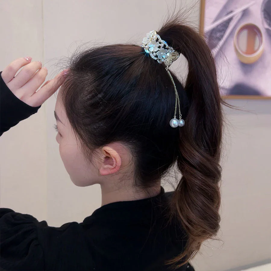 (ホワイト)キラキラヘアクリップ フラワー ヘアアクセサリー 髪飾り  花ヘアリング
