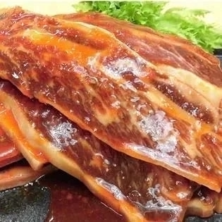 【１ｋｇ】牛骨付きカルビ（500ｇ×2）／本場の味！韓国の秘伝のタレ使用／焼肉やバーベキューで！