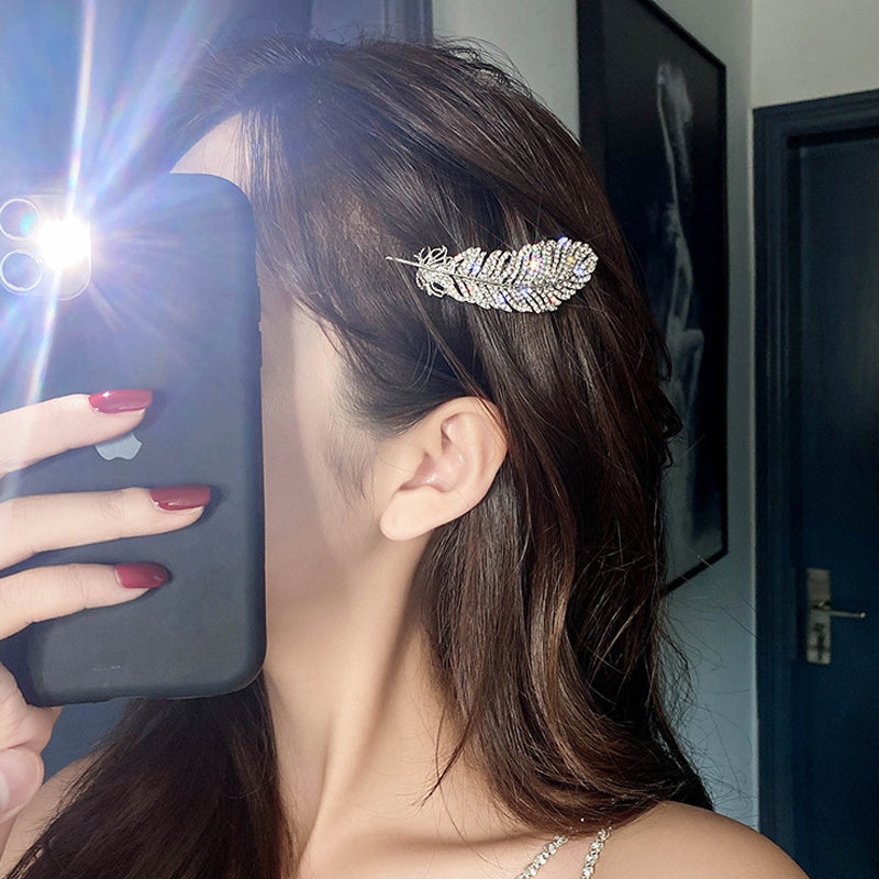 ヘアクリップ シルバー 羽根形 フェザー ヘアアクセサリー キラキラ 前髪 大きめ ヘアピン 髪止め メタル 韓国風 ファッションプチプレゼント ポイント消耗