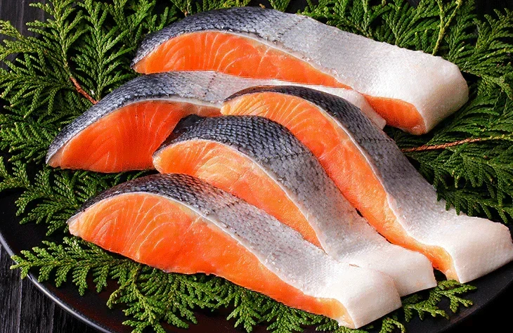 【無塩・無添加】プレミアム銀鮭“骨取り”切身 500g x 2パック=1kg 鱗取り 銀鮭 鮭 サケ さけ サーモン おかず お弁当 おつまみ お歳暮