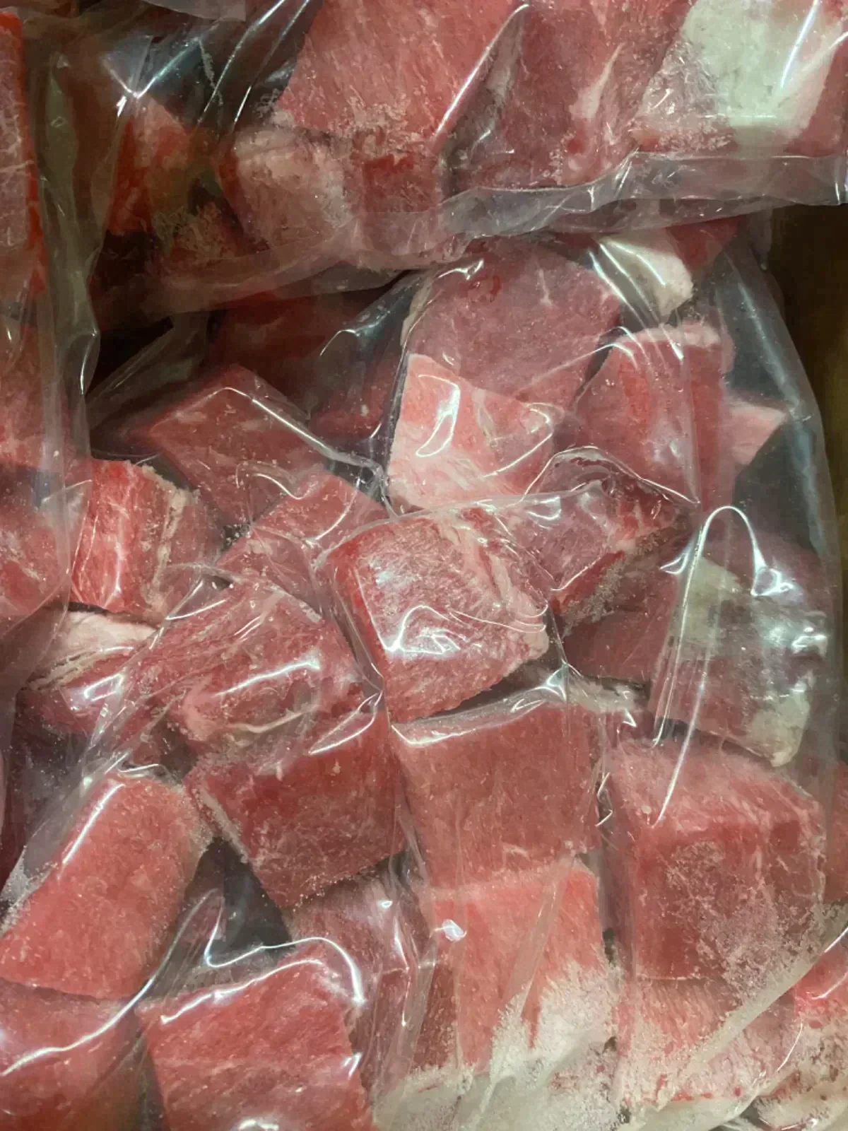 本物サイコロステーキ 3kg 牛ステーキ牛肩ロース 1kgずつの小分けてお届け
