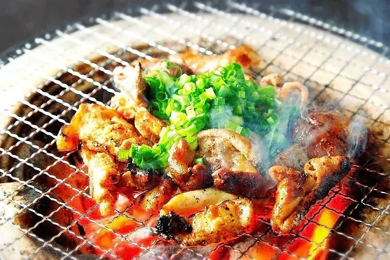 たぶん⁈群馬県で1番芸能人が食べたホルモン焼！丸福ホルモン(しょうゆ400g×2袋とうま塩ペッパー400g×2袋) 計どっさり1.6k(冷凍)賞味期限180日　中山ヒデちゃんから「うんまい！」いただきました🐷