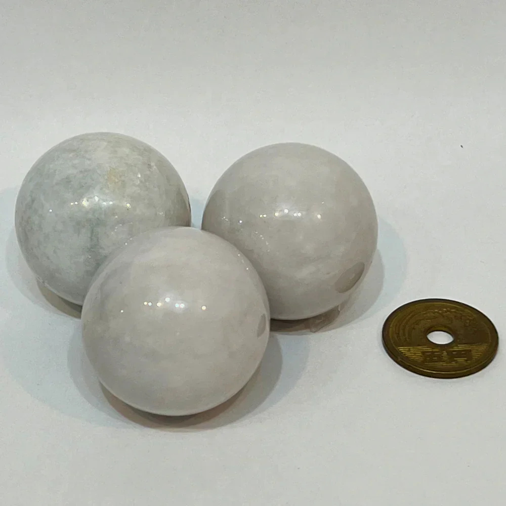 本翡翠 丸玉 置物 33mm