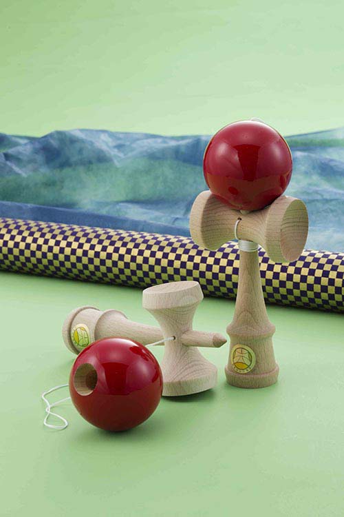 日本けん玉協会認定 昔なつかしけん玉 [ 日本製 けんだま おもちゃ 山形 KENDAMA 昭和 孫 インドア スポーツ 天然木 日本製 国内産 国産 ]