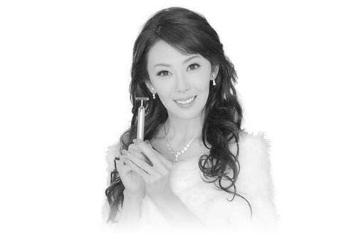 ２４金電動美顔器 BEAUTYSTICK [ 美顔器 振動 純金 入浴 お風呂 美容 持ち運び可能 電動簡単操作 24金 防水 リラックス ホームケア マッサージ 電池式 軽量 コンパクト 日本製 送料無料 ]