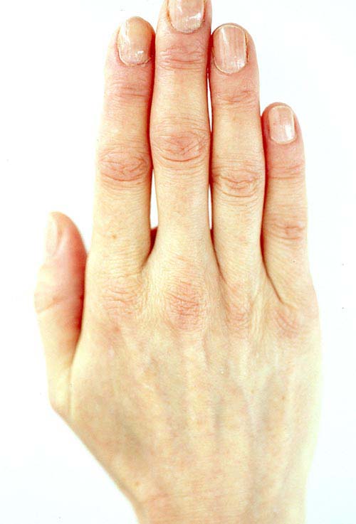 トミーリッチ 手美人ファンデ [ ファンデーション リキッド くび 汗に強い 水に強い 落ちにくい 簡単 お手軽 若返り 首 首筋 乳液タイプ シミ ソバカス ウォータープルーフ 国内産 日本製 送料無料 ]