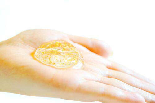 トミーリッチ 黄金満月ジェル [ オールインワン 60g 金箔入り エステ おうちでエステ オールインワン化粧品 /化粧水 乳液 クリーム 美容液 パック 化粧下地まで/ くすみ 乾燥 しわ ハリ うるおい 美容液ジェル 高保湿 送料無料 ]