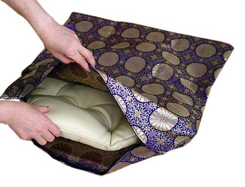 金襴座布団カバー《丸菊》八端判 [ 座布団 カバー 座布団カバー 八端判 59×63cm しっかり生地 丸菊 菊 花柄 和室 和風 和柄 仏前 仏前用 仏間 法事 法要 お盆 ざぶとん 手洗い 日本製 ]