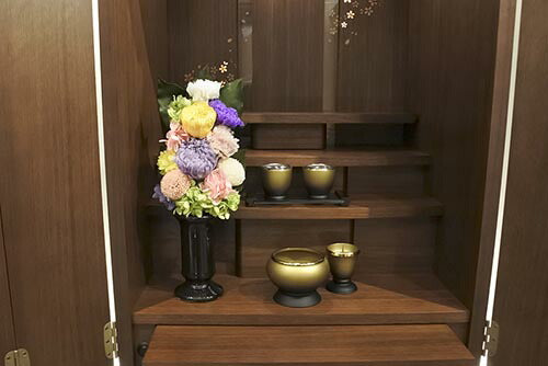 【花器付き】枯れない仏花　麗蘭（れいらん） 中サイズ　（単品） 仏花 プリザーブドフラワー 枯れない お彼岸 彼岸 喪中 法事 仏壇 仏壇用 一周忌 三回忌 お供え花