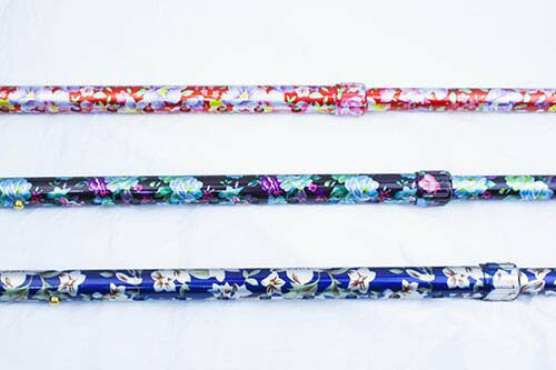 【ブラック】天然木グリップ 伸縮式 花柄ステッキ レッド ブルー ブラック 中嶋次郎商店 SGマーク 杖 おしゃれ 女性 レディース 折り畳み 折りたたみ 軽量 300g 伸縮調節