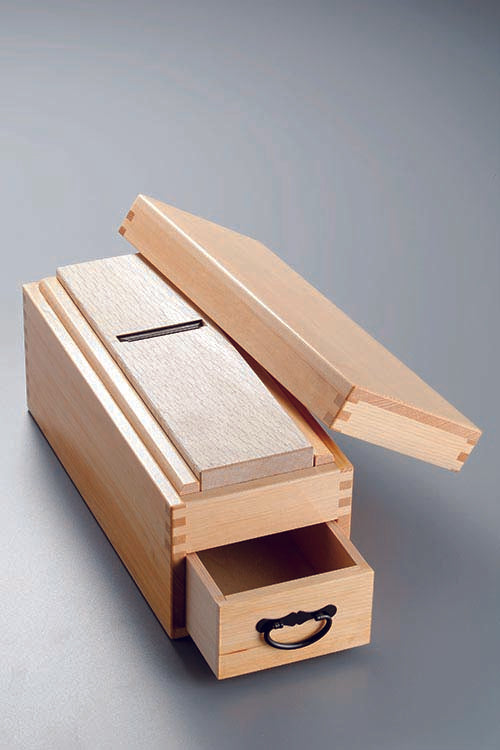 替刃式鰹節削り器 【 匠（たくみ）】 [ 鰹節削り器 鰹節 かつおぶし 丈夫 長持ち 替刃式 鰹節 削り器 鰹節削り 最高級鋼 プロ 自宅 お店 キッチン雑貨 キッチン 日本製 米ツガ 送料無料 ]