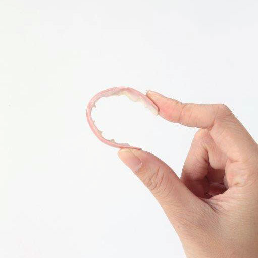 ワンタッチスマイル 付け歯 ワンタッチ 簡単装着 入れ歯 義歯 極薄2mm すきっ歯 かけ歯 上の歯用 白い歯 ホワイトニング ギフト プレゼント 高齢者 敬老の日