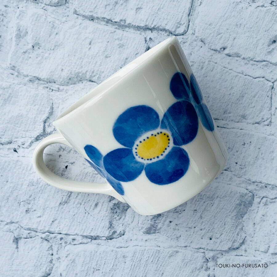 Lotta-ロッタ- マグ ブルー Φ 90 × 122 × 80H　250cc  花 flower フラワー 電子レンジOK 食洗機OK MUG コーヒーマグ コーヒーカップ マグカップ  食器 SNS映え インスタ映え  国産 美濃焼 日本製 おしゃれ   陶器のふる里  trysケ