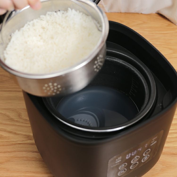 【限定クーポンで5%OFF！】mo-sk002 plus more プラスモア 公式店 サラダチキンがつくれる糖質カット炊飯器 レシピブック付 2.5合