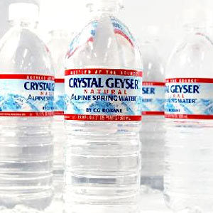 ［送料無料］クリスタルガイザー[CRYSTAL GEYSER] 500ml×48本［24本×2箱］ 天然水[水・ミネラルウォーター・軟水]ナチュラルウォーター【3?4営業日以内に出荷】