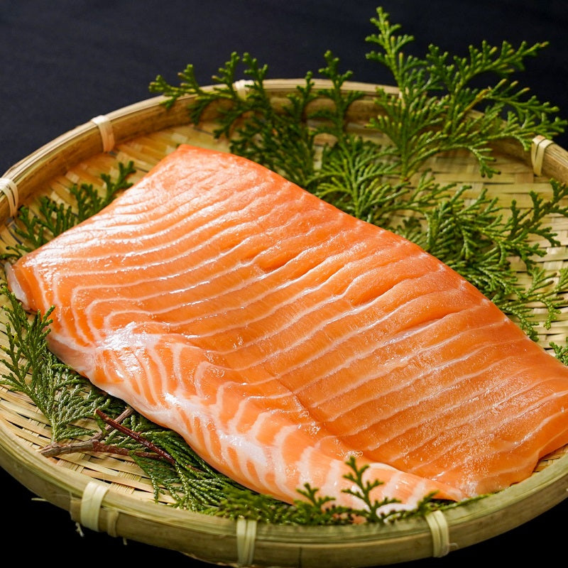 ノルウェーサーモン　たっぷり500g！  国内加工 沼津市 お祝い ギフト 真空 冷凍 サーモン 皮つき ふるさと 返礼品 お得 特大 刺身 寿司 生食可 お買い得 お得